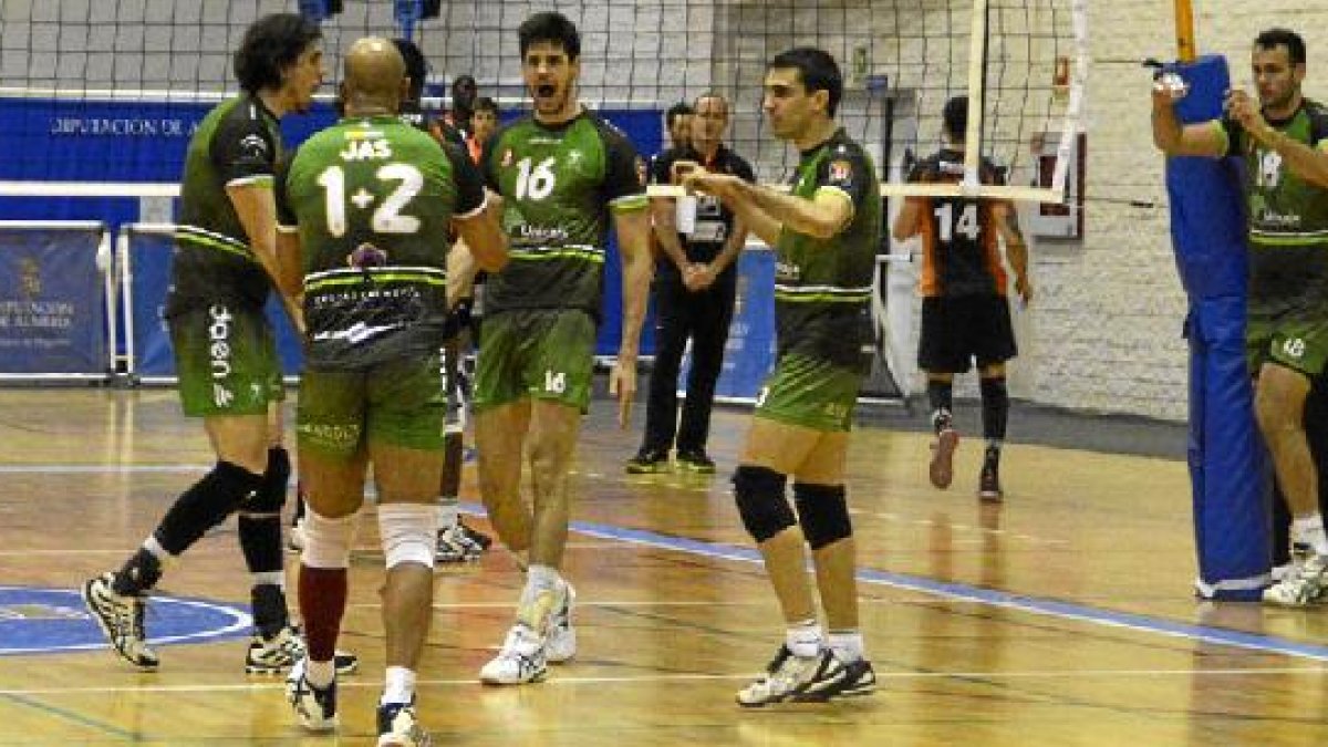 Almeida vuelve para pelear por la camiseta verde.