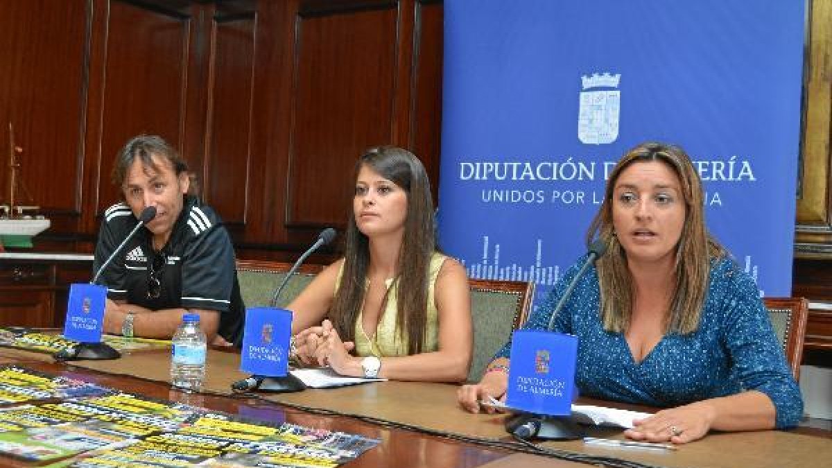 Barbero con Ángeles Martínez y María del Mar López.