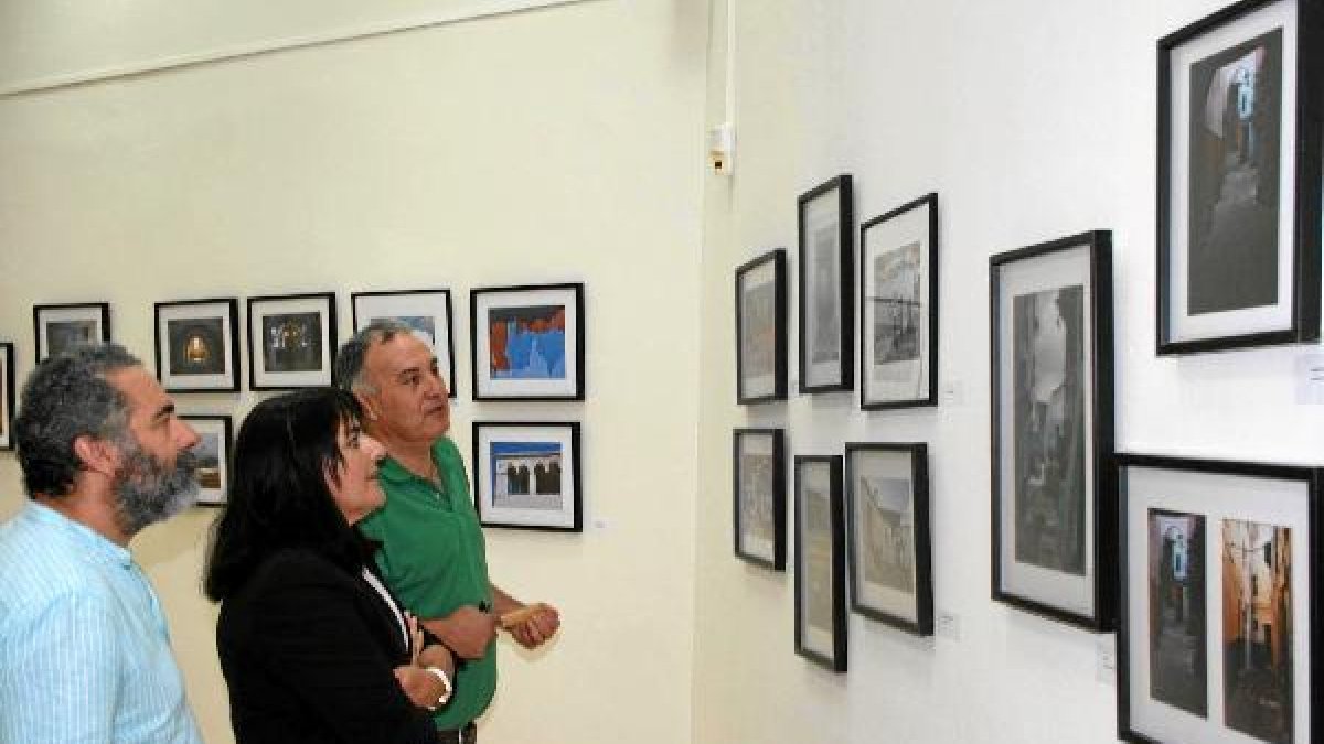 Isabel Arévalo en la inauguración de la muestra.