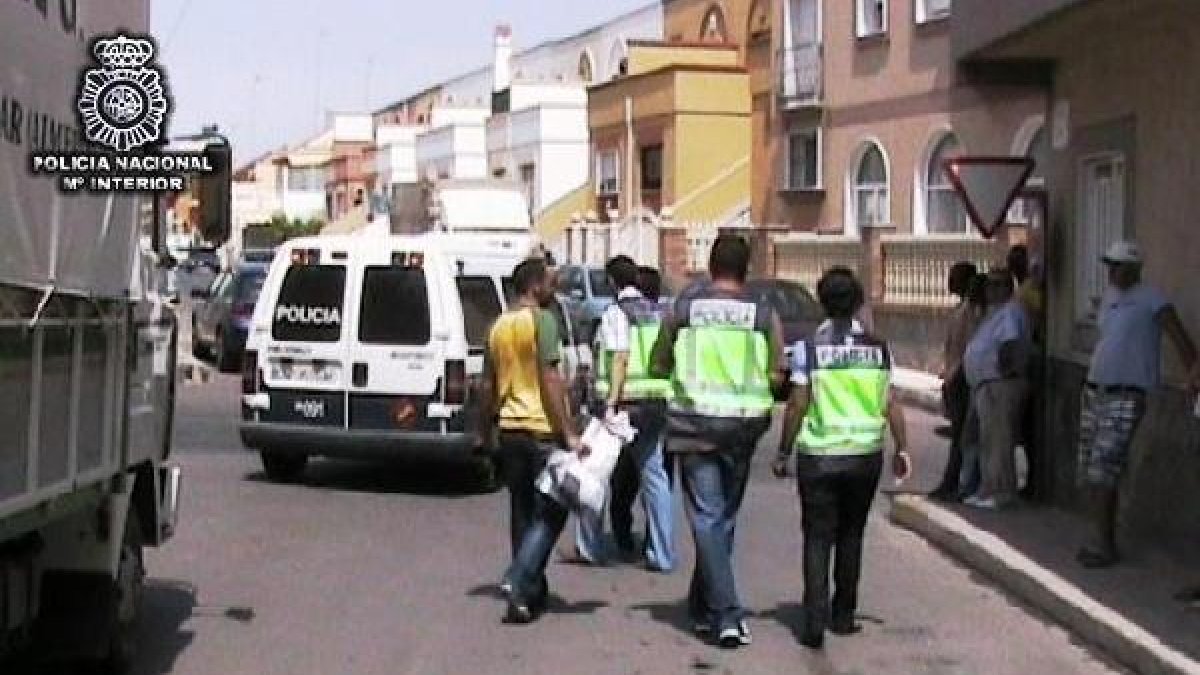Captura de televisión de la intervención de la Policía Nacional en la ‘Operación Gofre’ realizada en