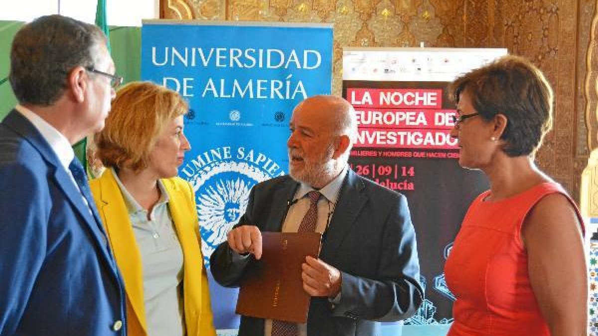Presentación de la iniciativa con responsables de la Junta y de la Universidad.