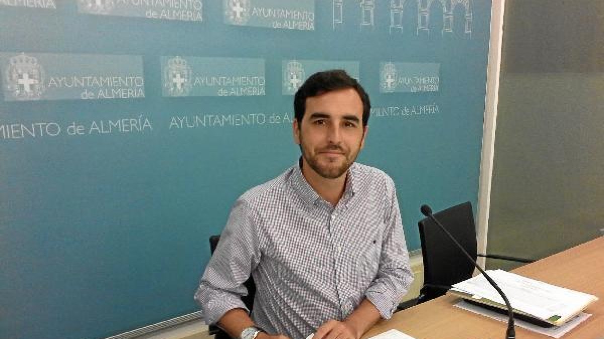 El concejal Carlos Sánchez ha sumado el área de Limpieza y recogida de residuos a su área de Salud y