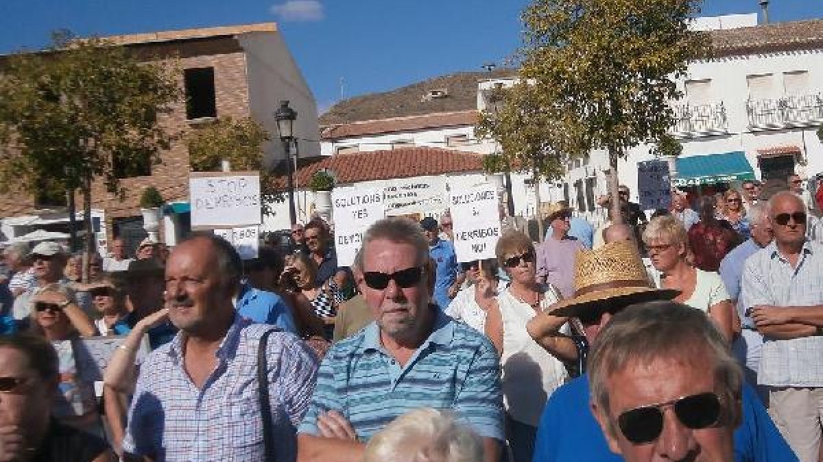 Concentración de británicos a favor de sus casas