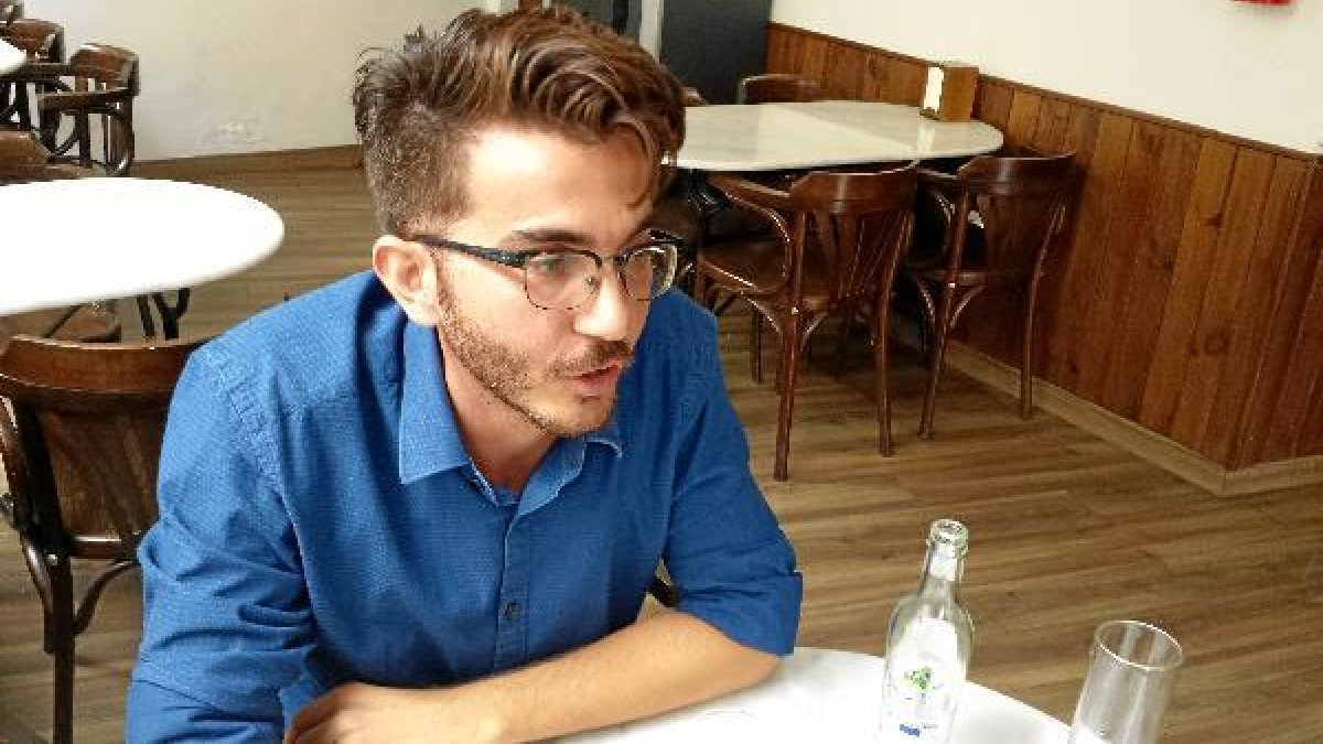 Carlos Vives durante la entrevista llevada a cabo en el bar ‘La boheme’, en Almería.