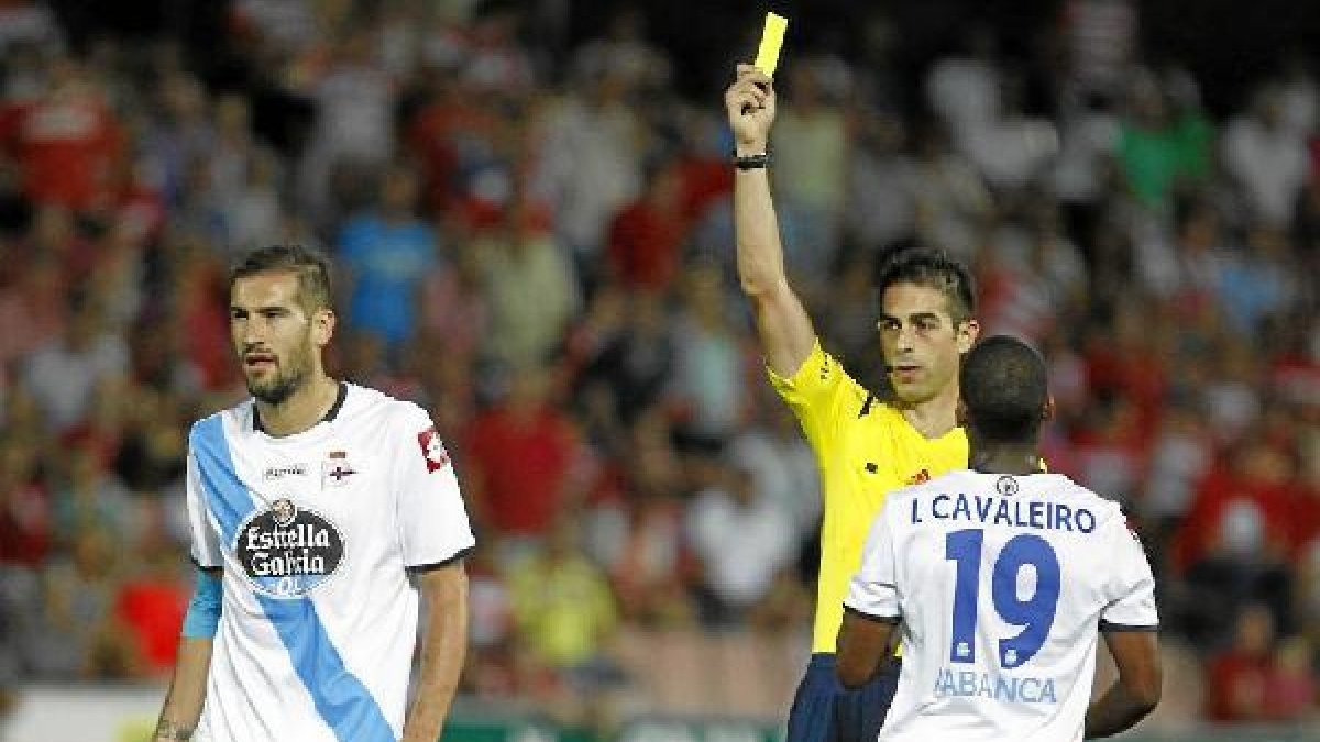 Lopo ha visto tres amarillas en los 3 partidos.