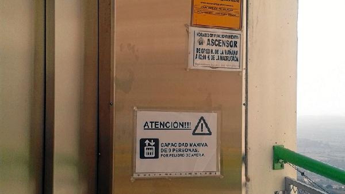 Cartel que avisa a la entrada