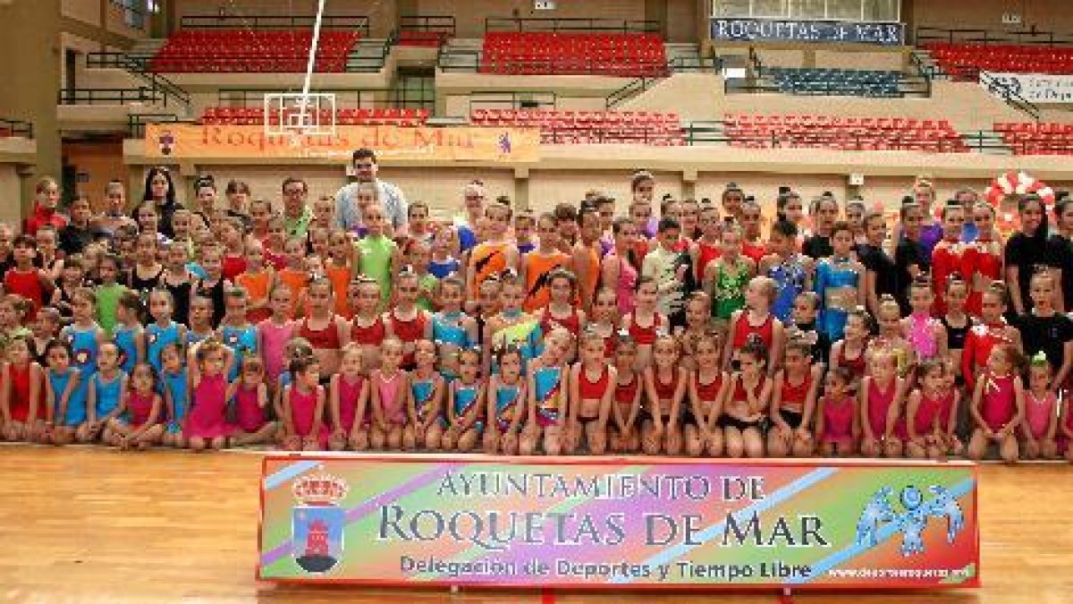 Gimnastas de rítmica de la Escuela Municipal de Roquetas de la pasada temporada.