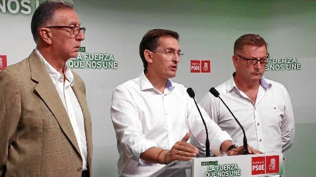 García Collado, a la izquierda, Sánchez Teruel y el actual portavoz socialista en Huércal-Overa