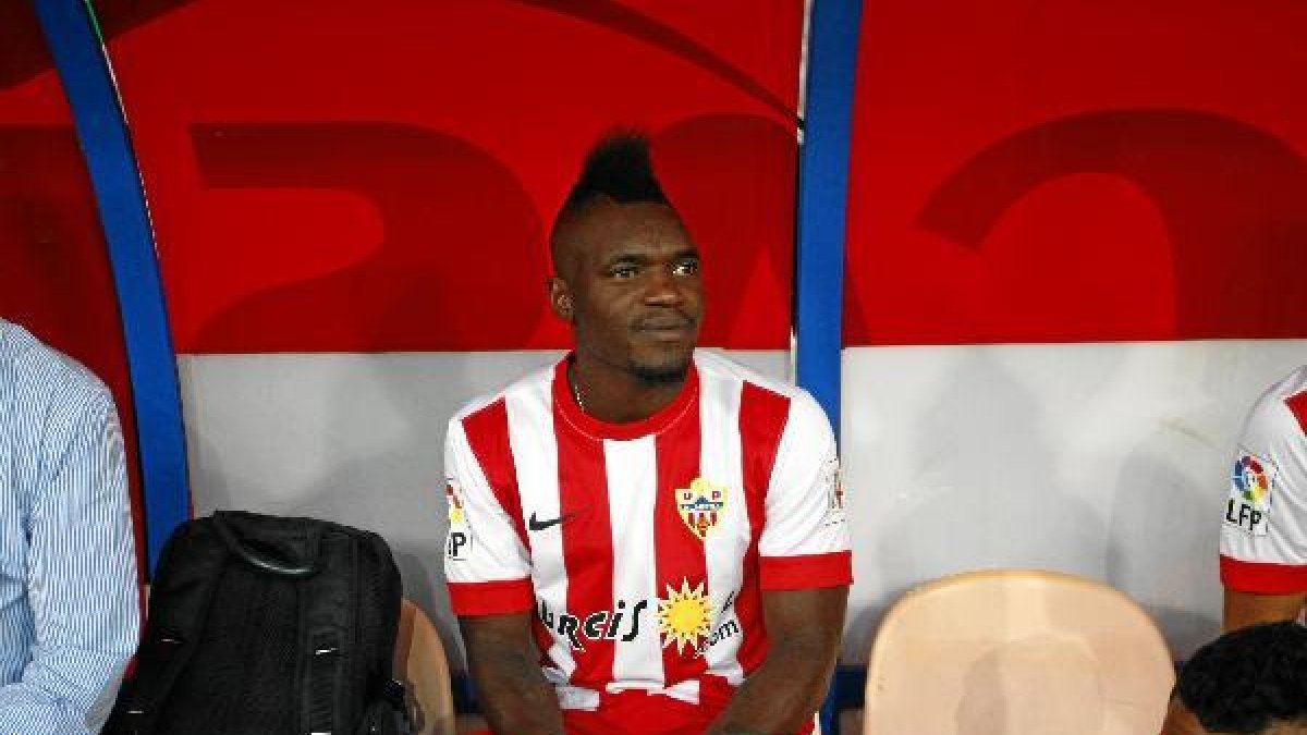 El Almería necesita de todo el fútbol de Thievy.
