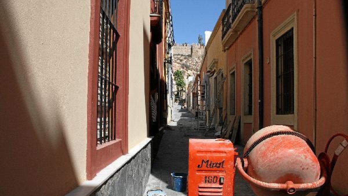 Vistas de la calle descanso desde su perpendicular calle Almedina.