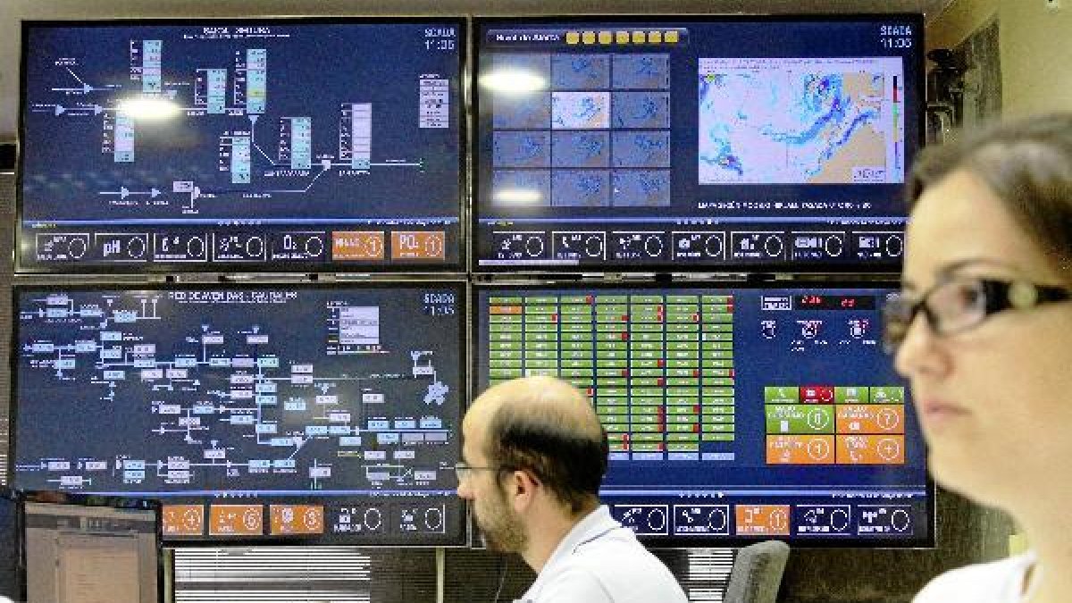 El centro de control de la cuenca del Segura funciona 24 horas al día