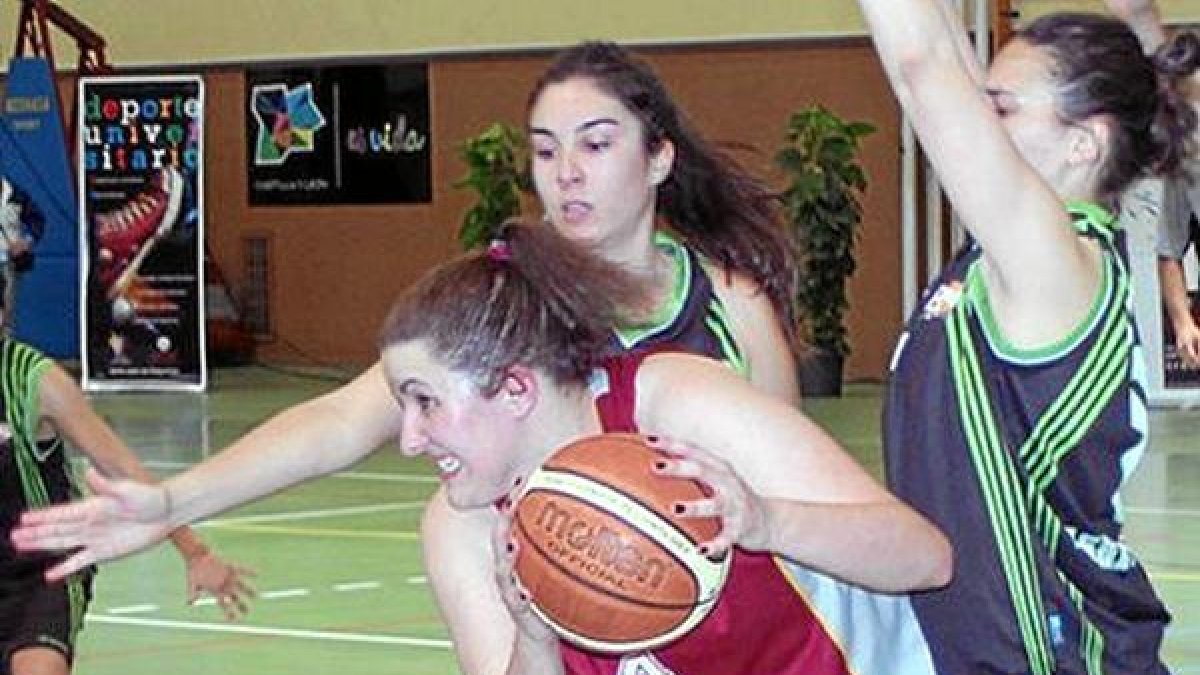 Nieves Merchán ficha por el CB Almería.