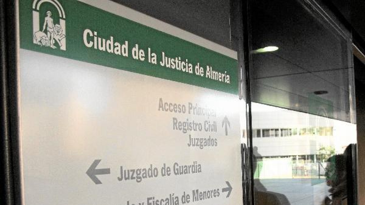 acceso a la Ciudad de la Justicia de Almería
