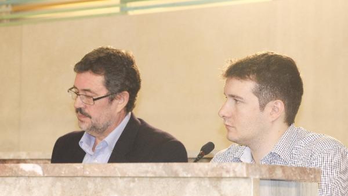 Los concejales de IU en Almería, Rafael Esteban y Agustín de Sagarra.