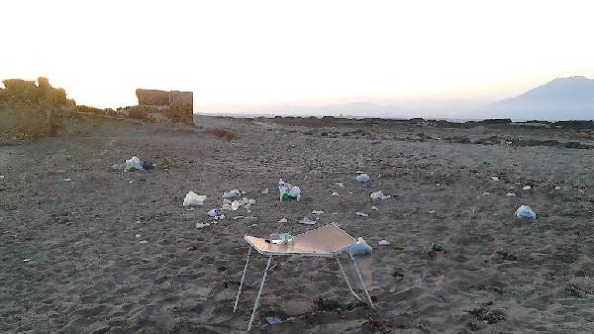 Imágenes enviadas por Radek Jager sobre la basura del paraje.
