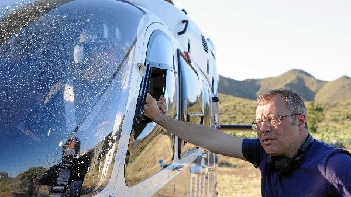 Monzón dando instrucciones a Luis Tosar en una escena rodada en San José. (Foto: José Haro)