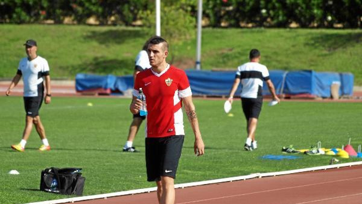 Fran Vélez cree que terminará siendo importante en el Almería.