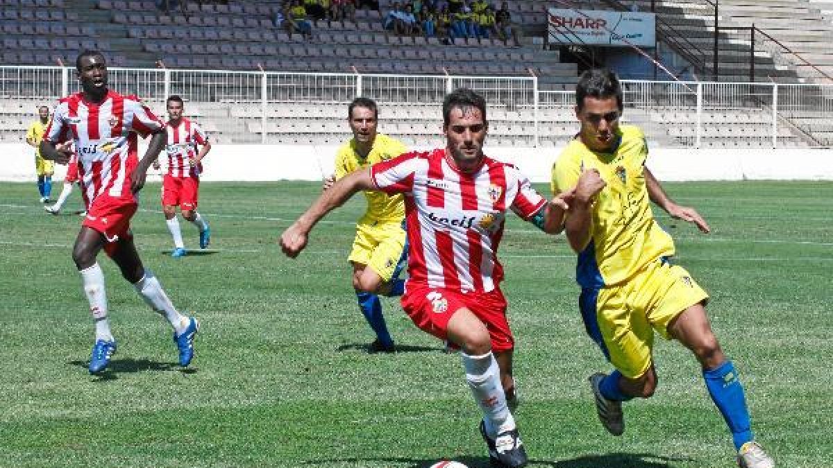 Trujillo, en un partido de 2ªB contra el Cádiz en el Juan Rojas.