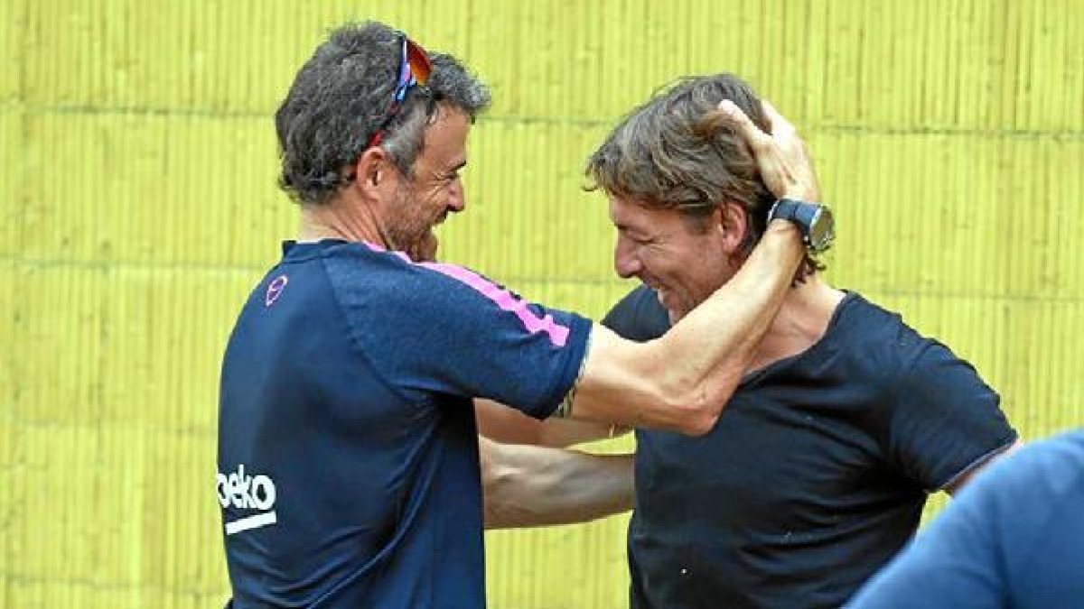 Heinze visitó al equipo en el entrenamiento.