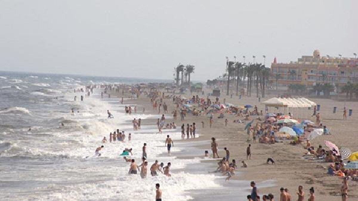 La temporada en los hoteles y zonas turísticas protagonizó los ruegos de la oposición.