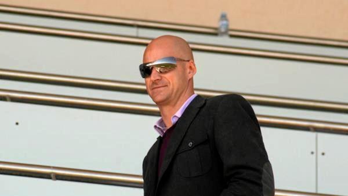 Kike Burgos en el palco de Santo Domingo.