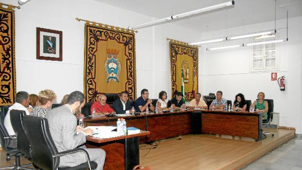 Pleno extraordinario sobre El Algarrobico celebrado hace unos días.