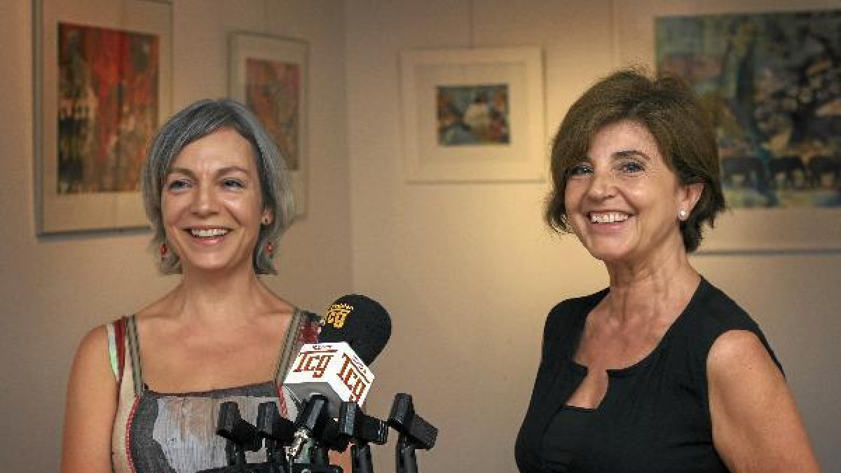 Las artistas Carmen López y Maritina Delgado, en la inauguración.