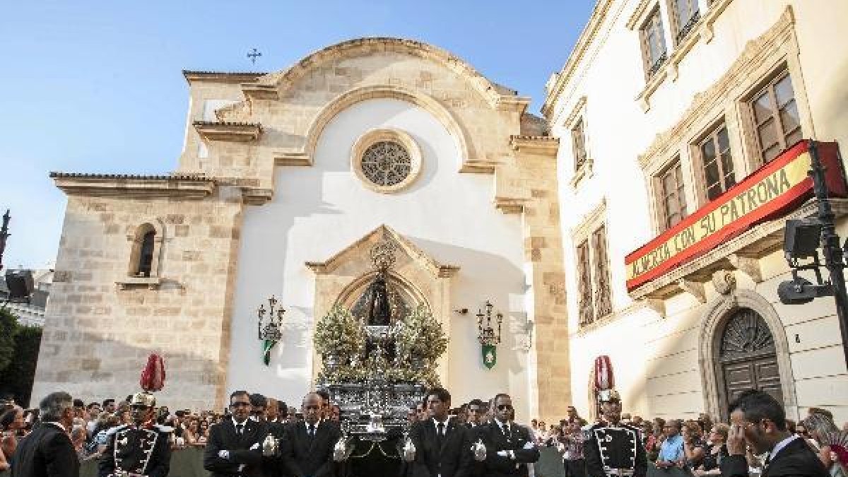 Imagen de la salida de la Virgen del Mar.