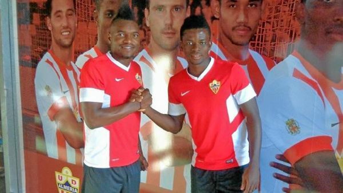 Thievy con Azeez antes de partir con sus selecciones.