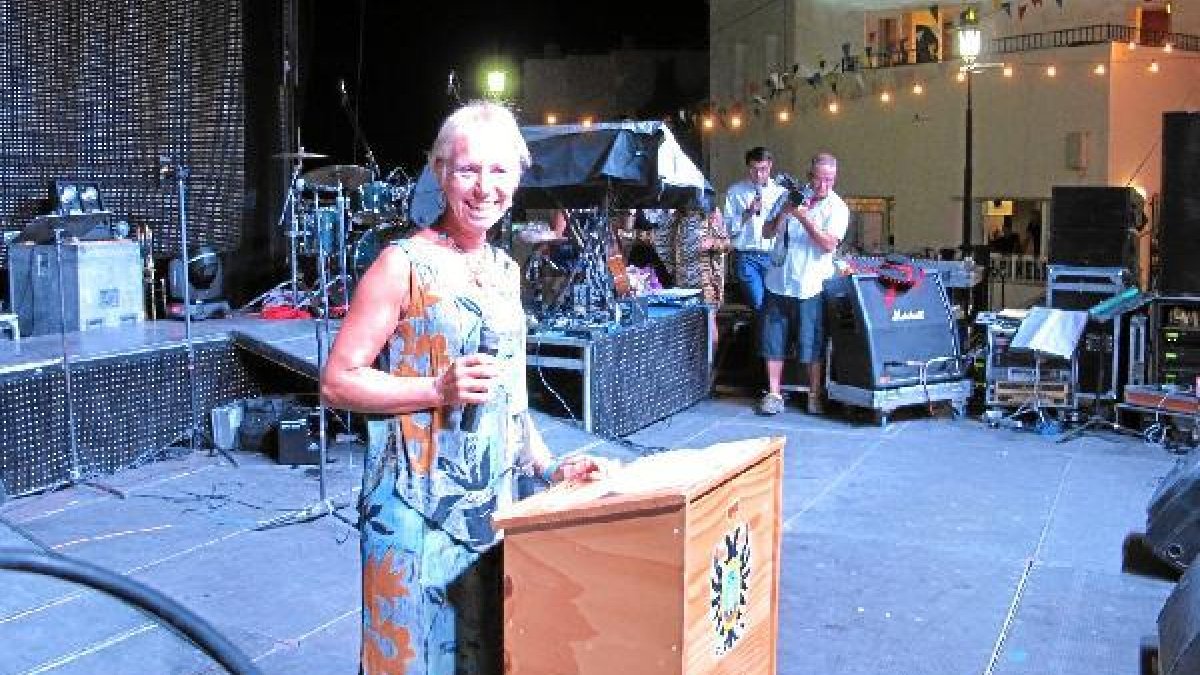 La invitada a pregonera en el momento de su pregón