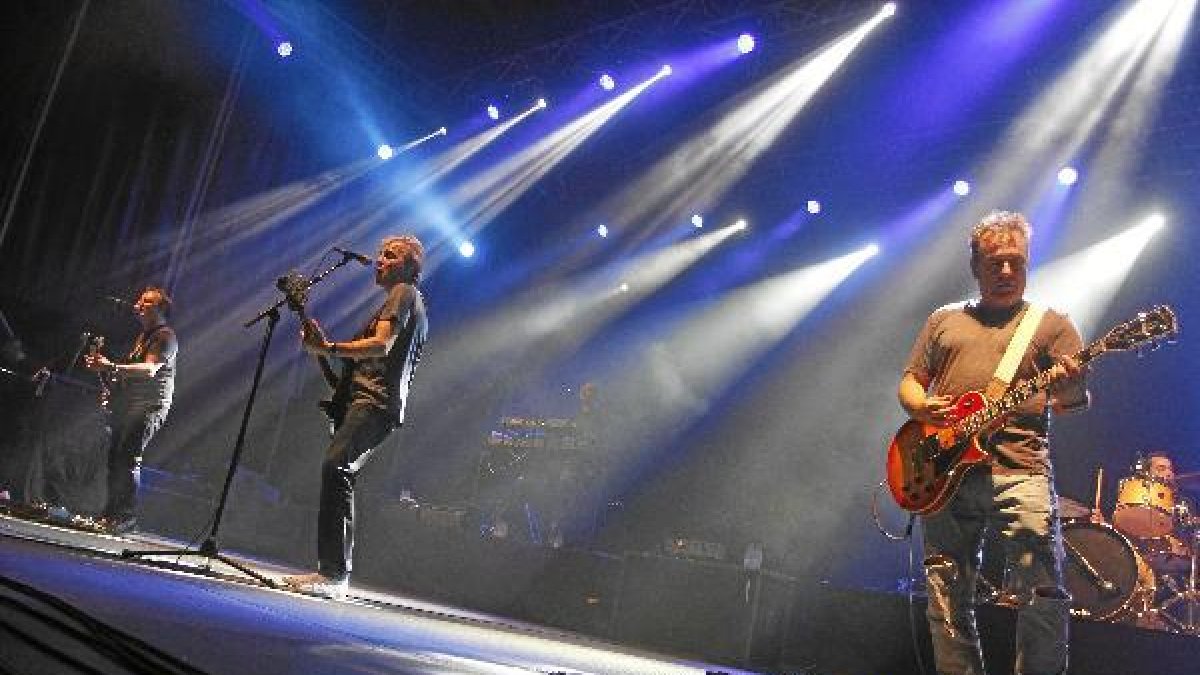 Un momento de la actuación de Hombres G.