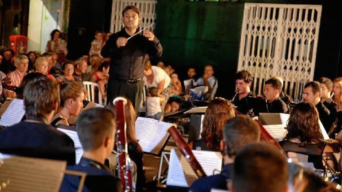 La Banda San Indalecio en plena actuación.