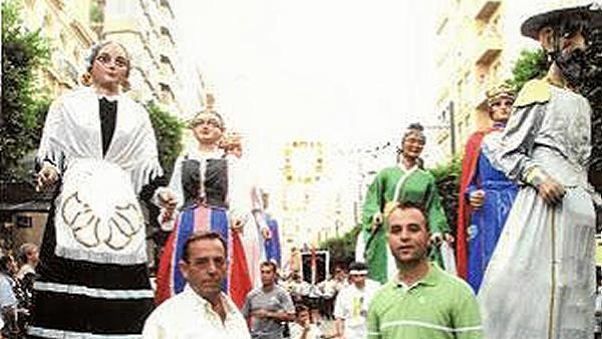 José, con su padre en una Batalla de Flores.