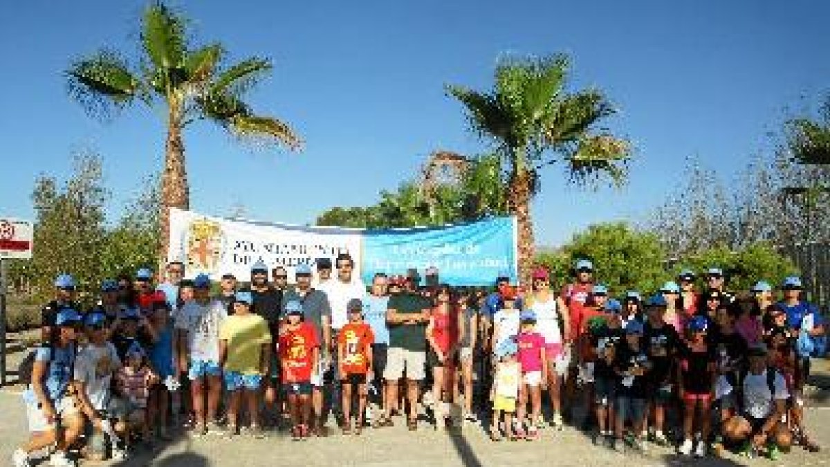 Los participantes posaron con el concejal Juanjo Alonso.