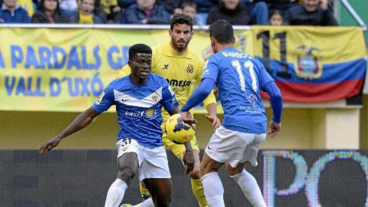 Ramón Azeez lo tendrá difícil para ser titular en el Almería.