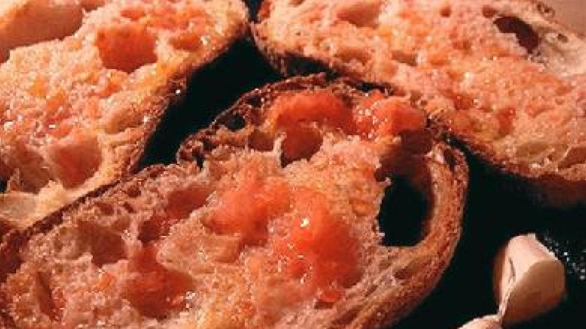 Pan, tomate y aceite, usado en muchas zonas rurales.