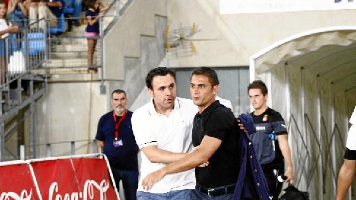 Sergio y Francisco abrazados antes del partido.