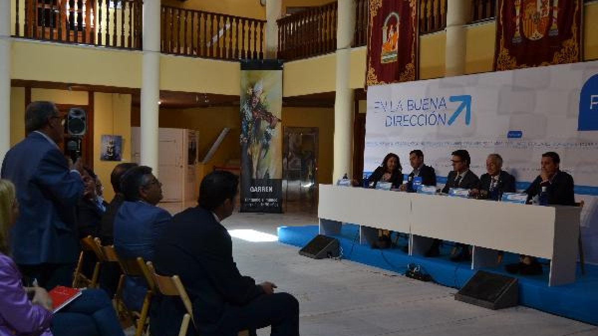 Una reunión anterior del sector turístico con el Ministro de Turismo, en la que también estuvo prese