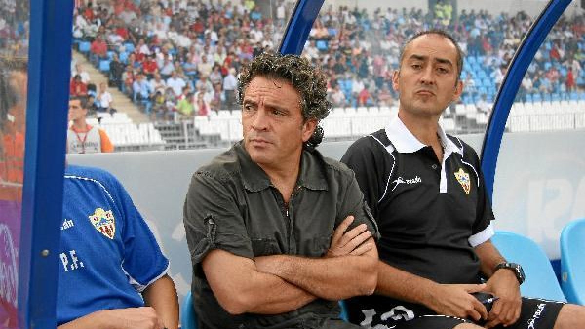 Juanma Lillo empezó la temporada del descenso jugando con tres defensas en Primera.