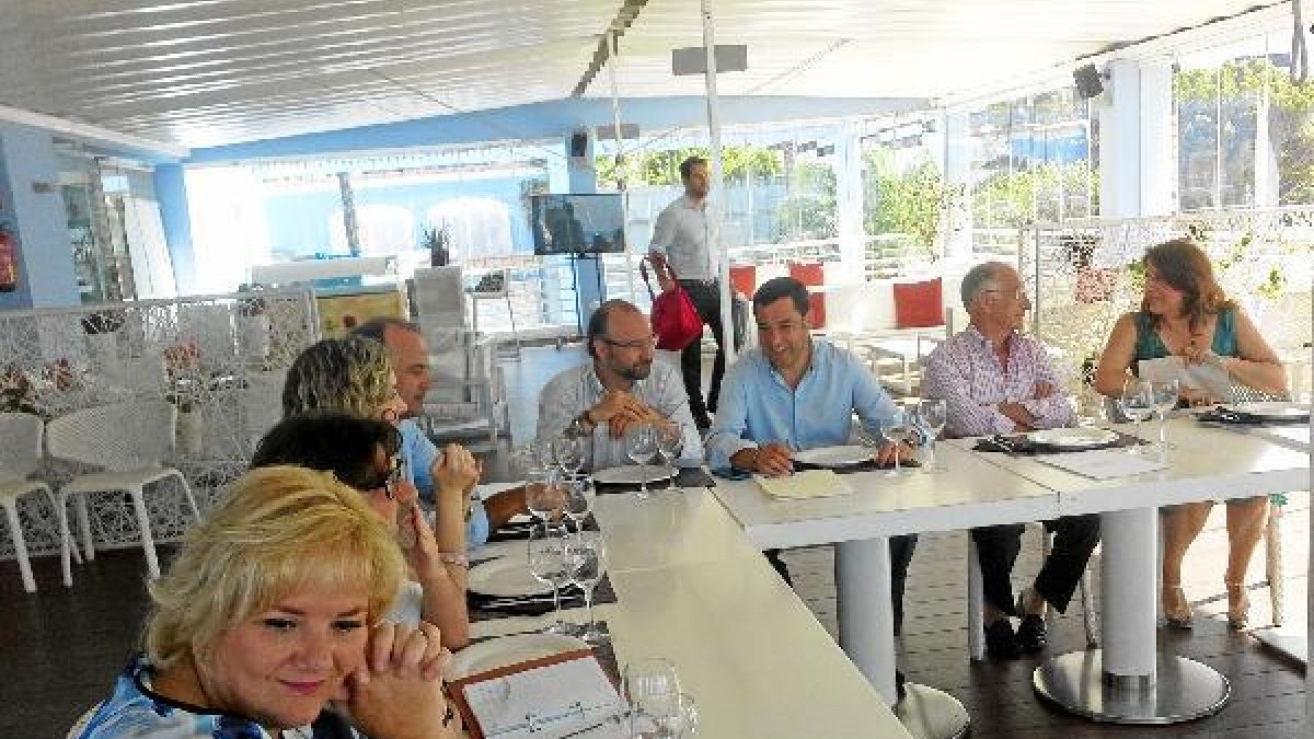 Encuentro del líder del PP con periodistas
