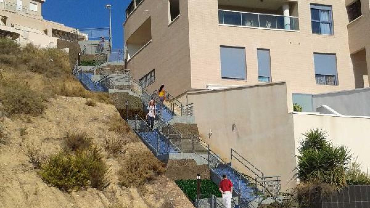 Modelo de diseño de las escaleras peatonales.