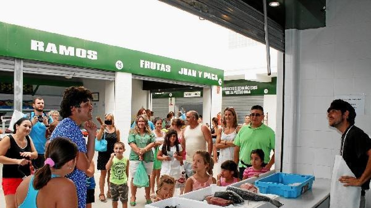Actuación teatralizada en el mercado de Pulpí.