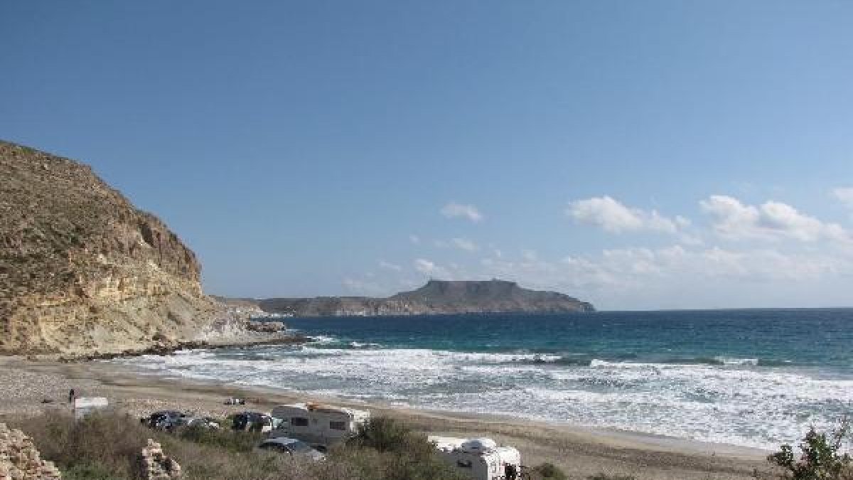 La Cala del Plomo se encuentra al sur de Aguamarga.