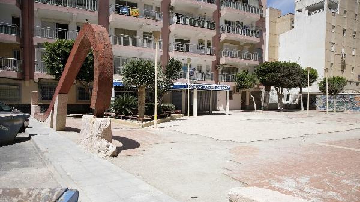 Plaza de Carabineros en el barrio capitalino de El Zapillo.