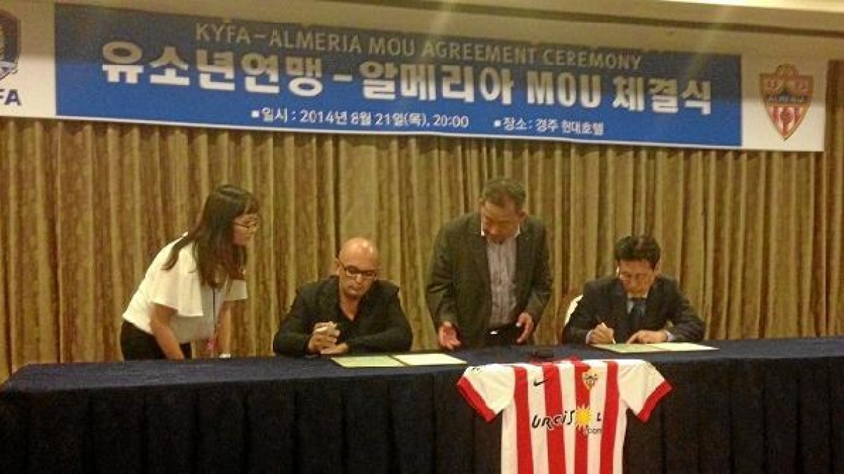 Momento de la firma.