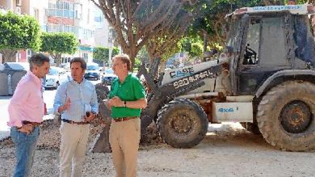 Francisco Góngora y Ángel Escobar visitan las obras del paseo Juan Carlos I.
