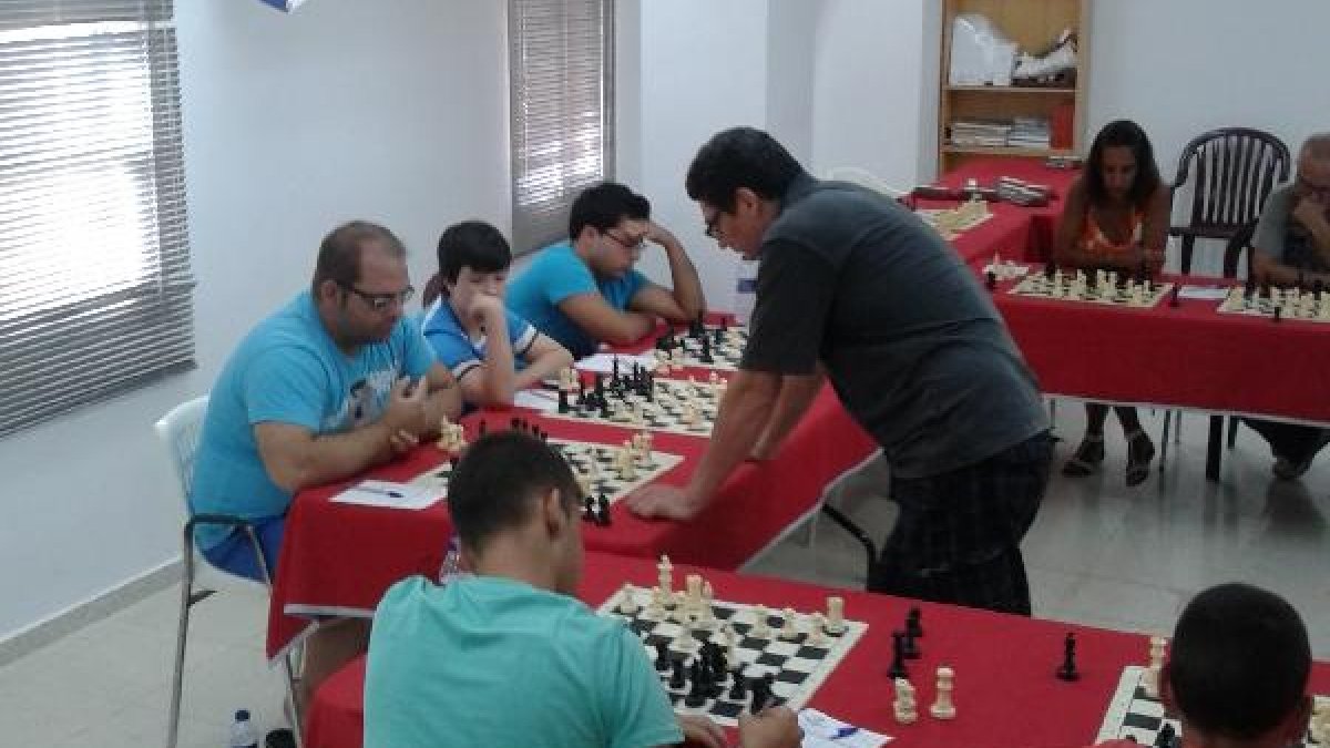 El maestro durante las sesiones.
