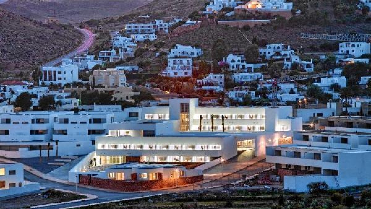 Vista del Hotel Cala Grande en Las Negras