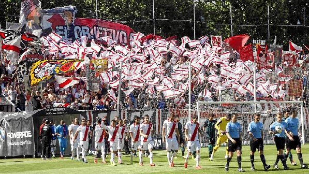 Vallecas quiere calor para un Rayo que ilusiona.