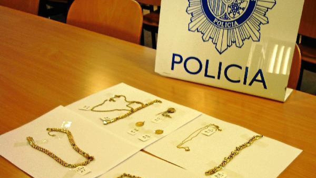 Parte de las joyas recuperadas por la Policía.